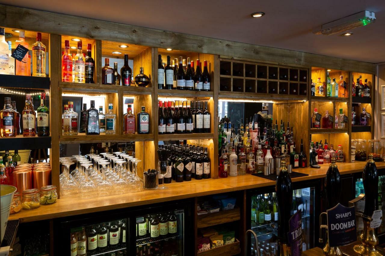 The Poacher Inn Hook  Luaran gambar
