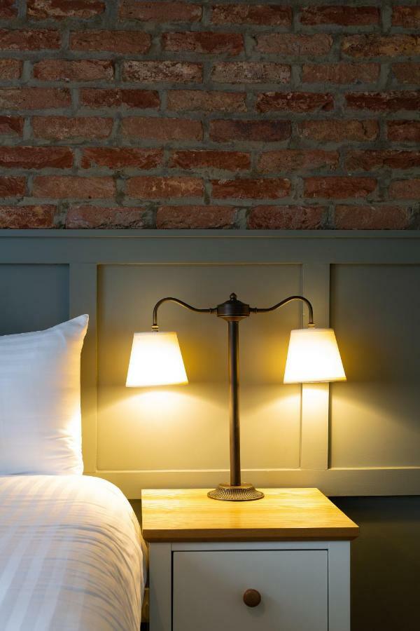 The Poacher Inn Hook  Luaran gambar