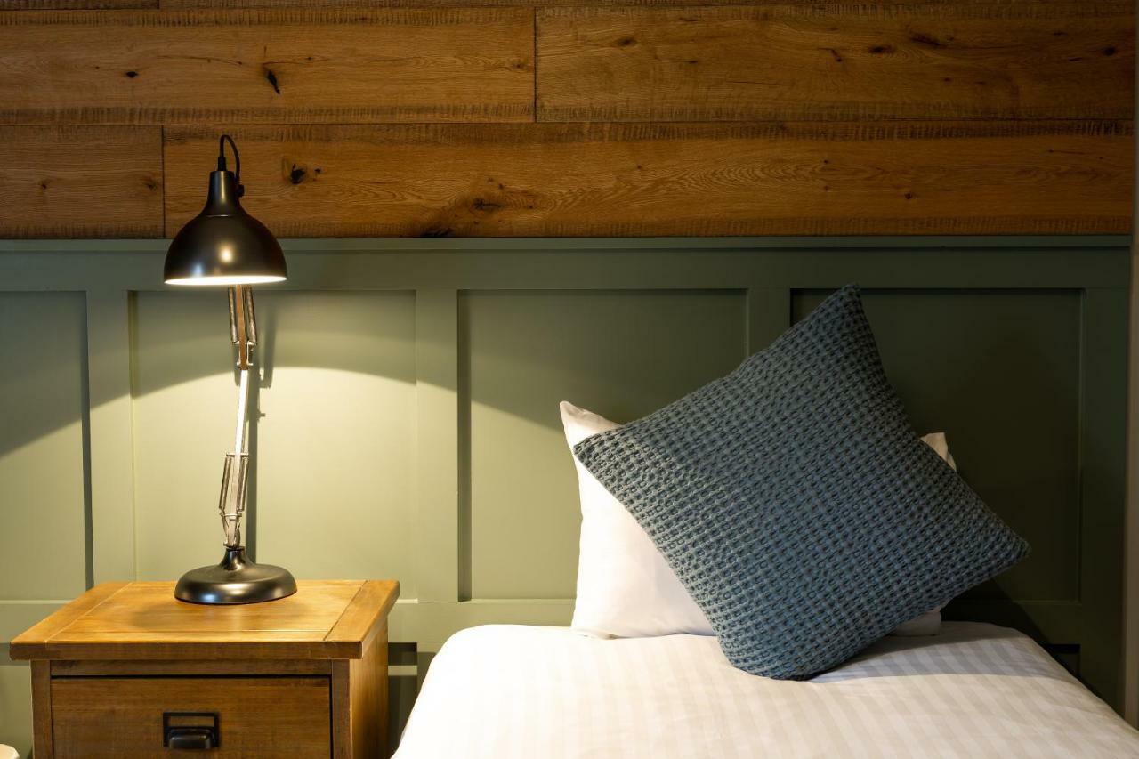 The Poacher Inn Hook  Luaran gambar